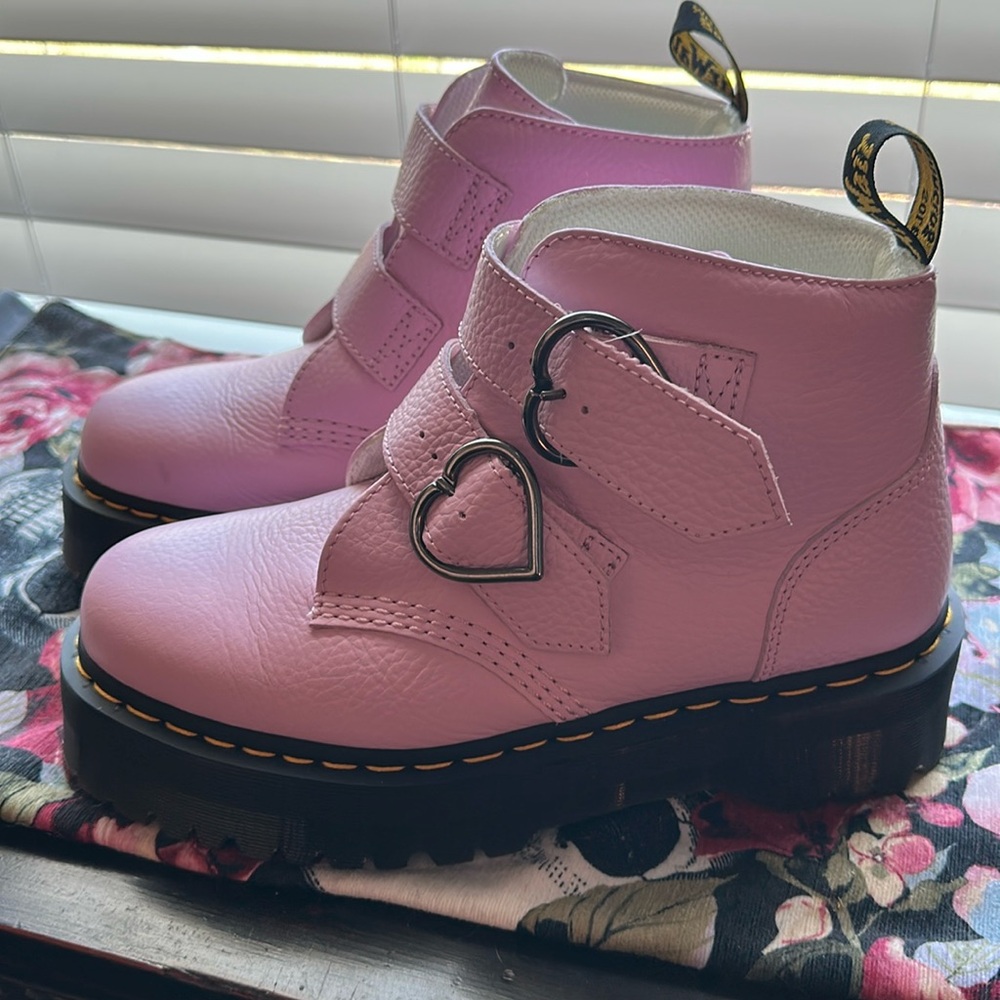 Doc Martens Devon Heart Pink boots size 10